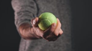 Are you aging in good health? A simple tennis ball can answer you!