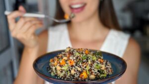 Do you think you digest quinoa badly? This forgotten reflex before cooking changes everything for your salads