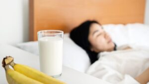 Even if it seems healthy, don't eat it in the evening, experts warn!