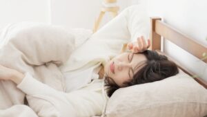 Heart attack in women: no longer confuse these night sweats with menopause, warns Dr. Gérald Kierzek