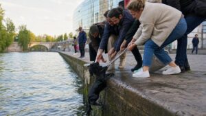 Heroic rescue of a dog in the Seine in Paris: the TikTok video that moves thousands of Internet users
