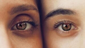 Our looks reveal our thoughts even before a word, and this reflex escapes our control