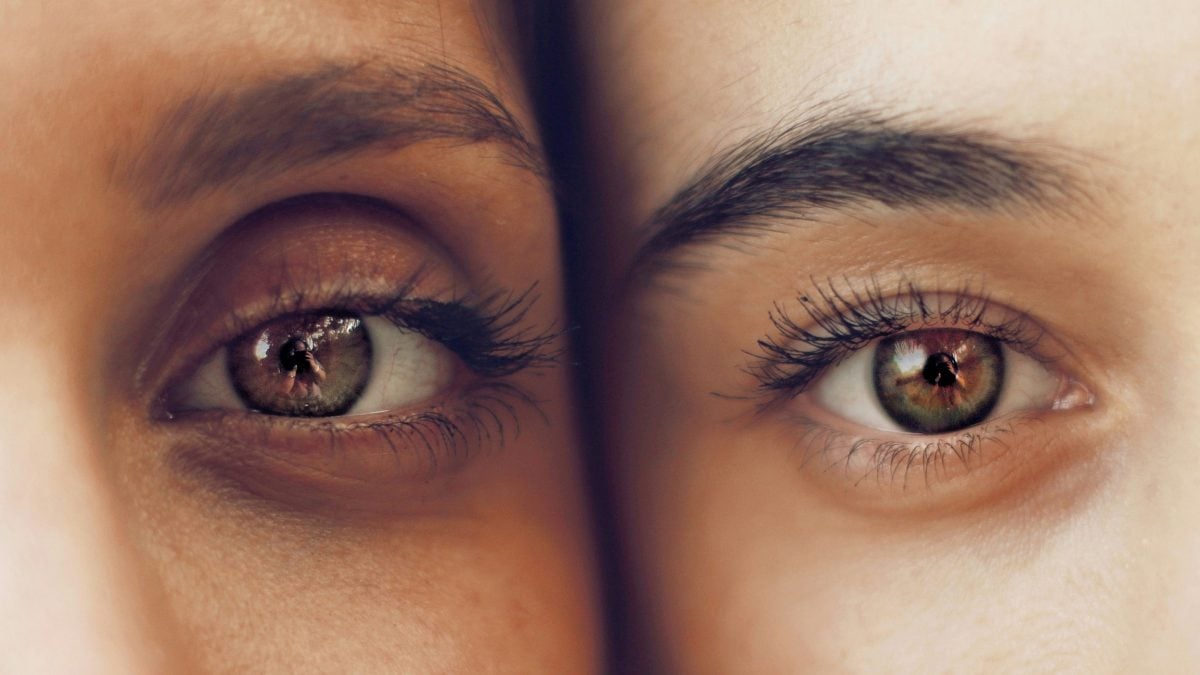 Our looks reveal our thoughts even before a word, and this reflex escapes our control