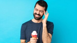 “Brain freeze”: why does ice give you a headache? Solutions to relieve pain