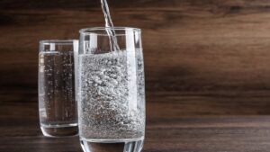 Do you drink sparkling water every day? What a dietitian advises