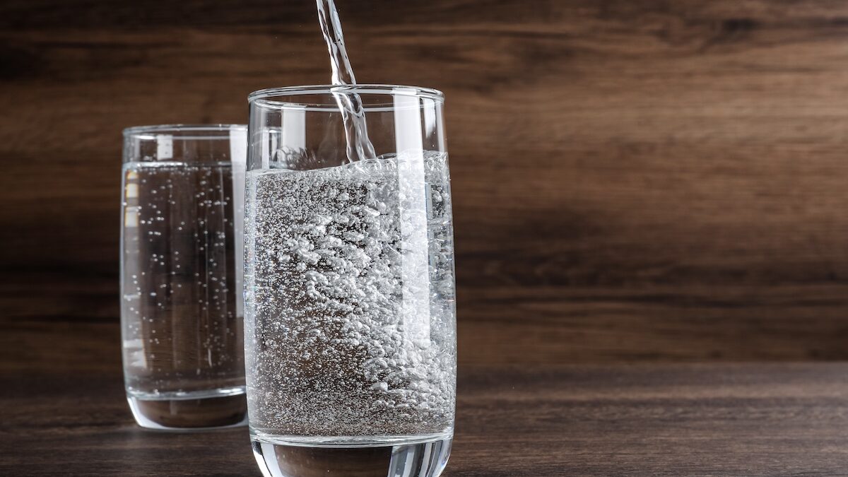 Do you drink sparkling water every day? What a dietitian advises