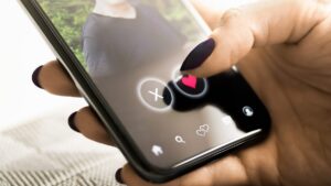 Do you use Tinder or Meetic? These figures on fake profiles and scams are of concern