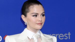 Firmer skin, brighter complexion: why this high-end LED mask seduces even Selena Gomez