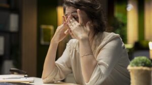 Forgetting, procrastination, mental fog… How do you know if these difficulties come from stress or ADHD?