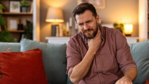 Has your voice changed? Dr Gérald Kierzek warns of this sign which can hide cancer