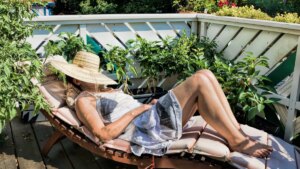 Heatwave: why sleeping on your balcony is a bad idea according to Dr Gérald Kierzek