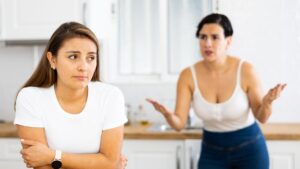 Is your sister reacting badly to your engagement? This precise feeling often hides something much deeper, according to a psychologist
