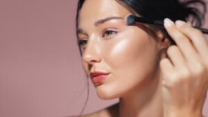 Liquid highlighter: 12 easy-to-apply options for a natural and elegant glow