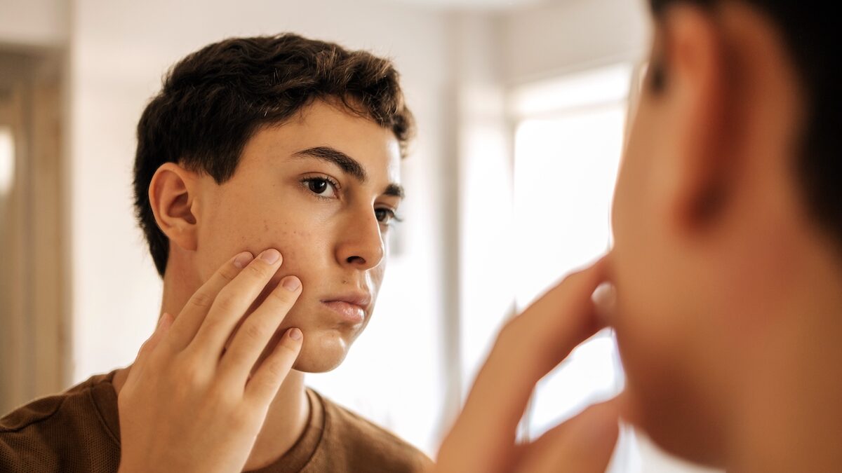 Lookmaxxing: from beauty routine to obsession, this quest for “optimized” beauty puts teenagers in danger