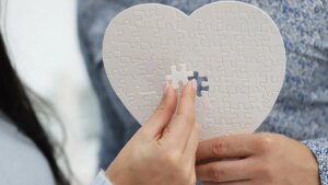 People Who Lacked Love in Childhood Often Share These 8 Behaviors as Adults