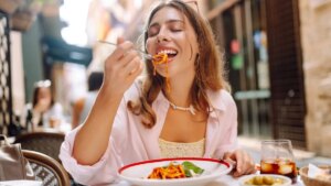 Sleep and heatwave: Here is the ideal dinner time recommended by a dietitian to sleep well