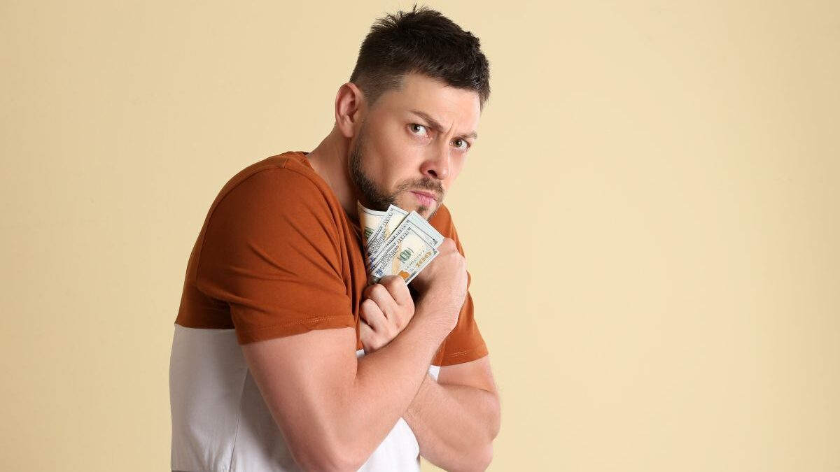 These 6 typical behaviors that betray a stingy person