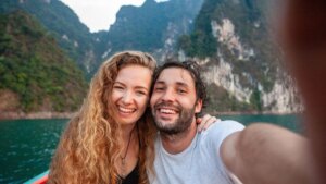 They display their love all over Instagram: the psychological reason is not what we think