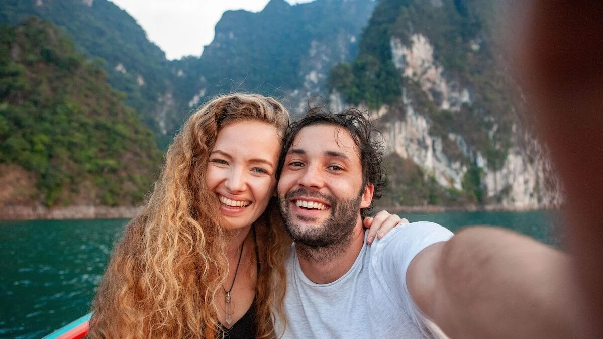They display their love all over Instagram: the psychological reason is not what we think