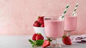 This simple trick turns a smoothie into 3 different desserts (and completely changes the way you eat fruit)
