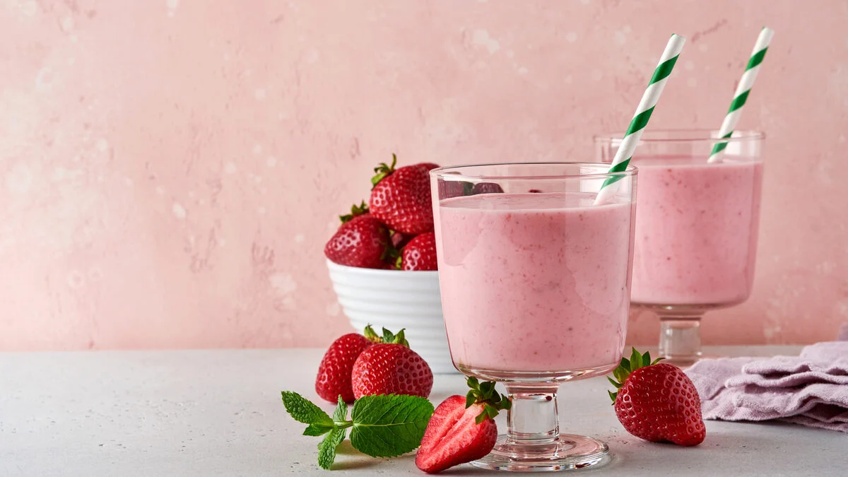 This simple trick turns a smoothie into 3 different desserts (and completely changes the way you eat fruit)