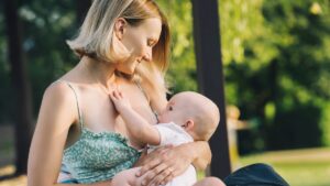 Are you breastfeeding during the heatwave? Here's what you need to know before giving your baby water