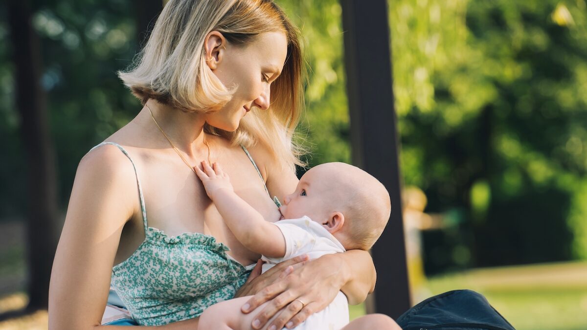 Are you breastfeeding during the heatwave? Here's what you need to know before giving your baby water
