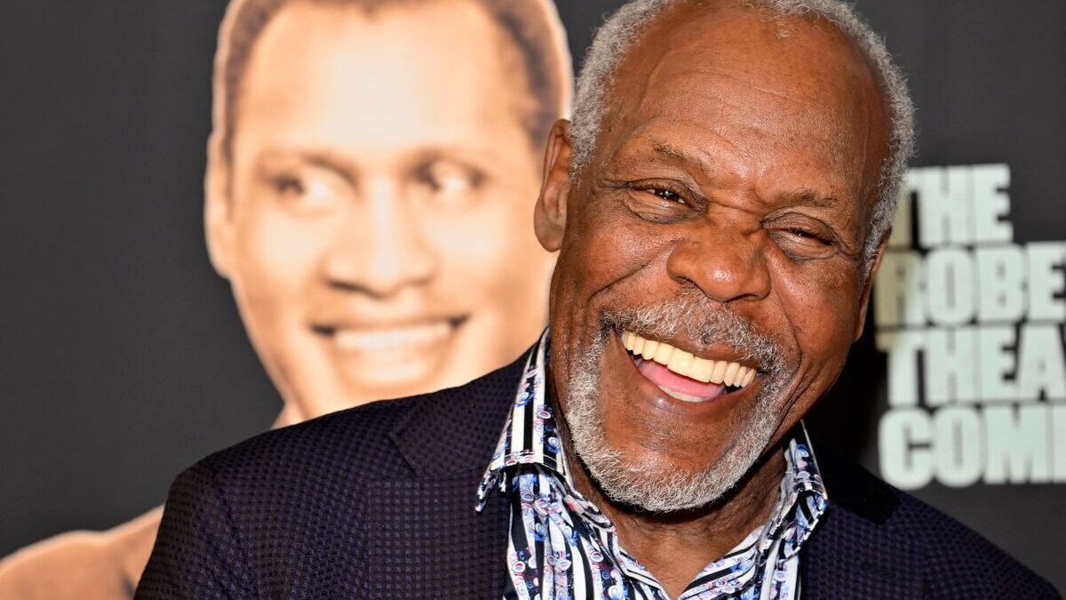 Danny Glover with Alzheimer's: how to tell loved ones about the disease?