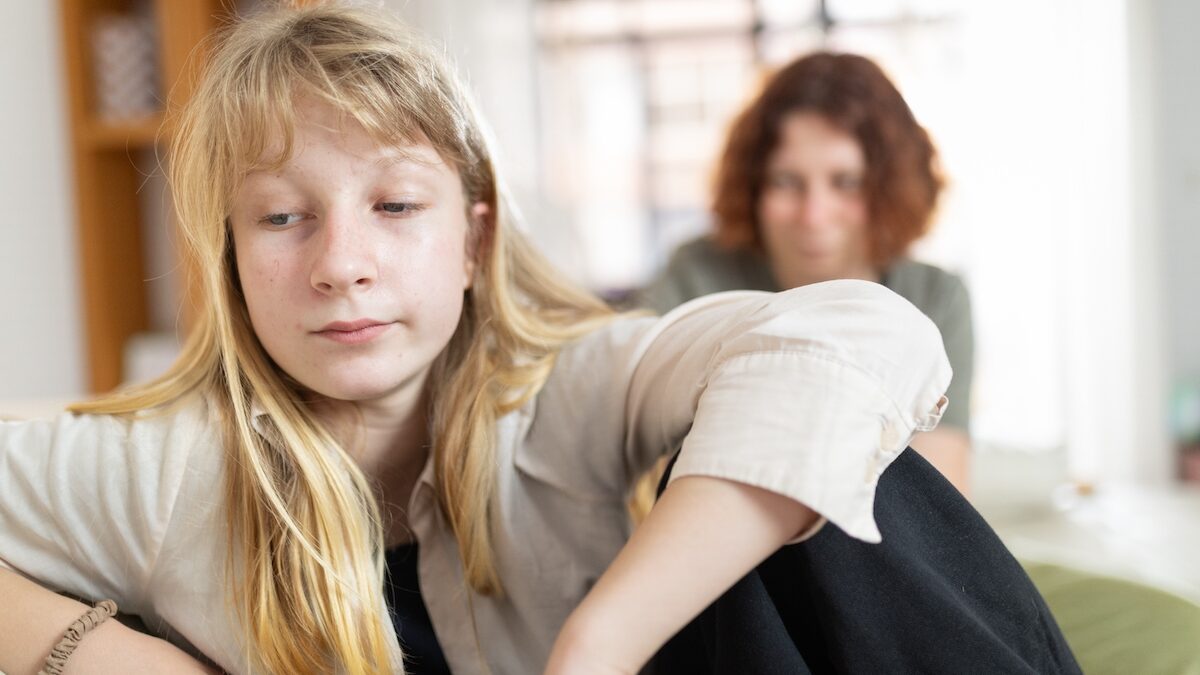 “Embarrassing”: but why is your teenager now ashamed of you? And how to manage?