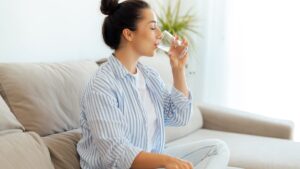 Heatwave: this doctor reveals the true amount of water to drink (and the mistake that dehydrates you without you seeing it)