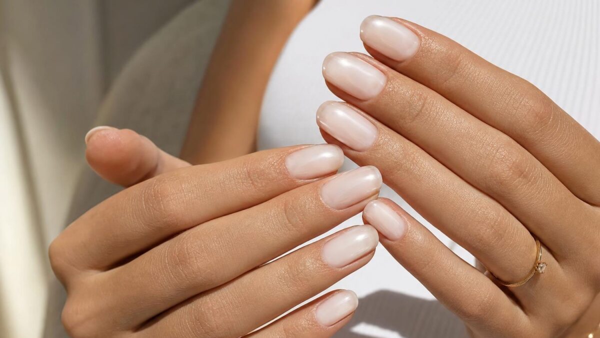 Here is the most elegant manicure of the summer: a milky white that enhances all skin tones