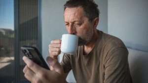 Is drinking coffee in the morning on an empty stomach safe for your health?