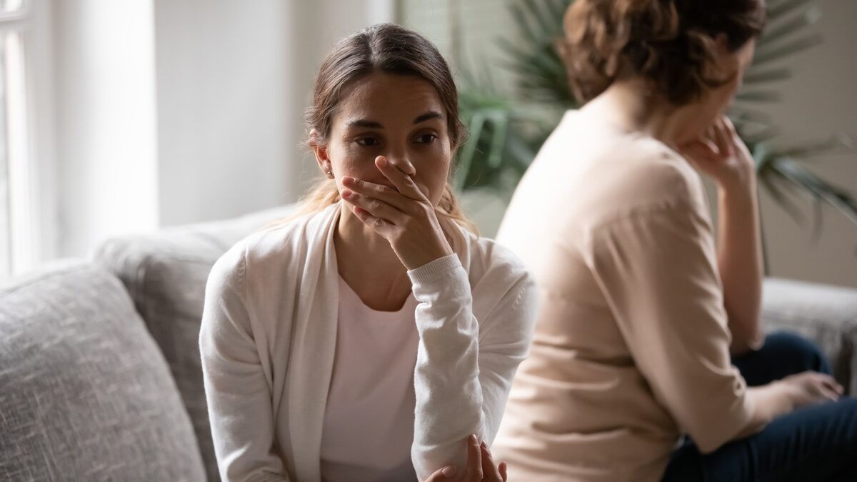 My parents never ask me questions about my life: does this silence hide a lack of interest? A psychologist answers
