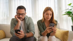 Roommate syndrome in a relationship, these signs show that your relationship is running out of steam and how to fix it