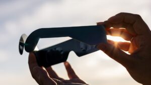 Solar eclipse: how to really protect your eyes?