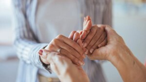 7 simple habits to appear warmer and have more charisma