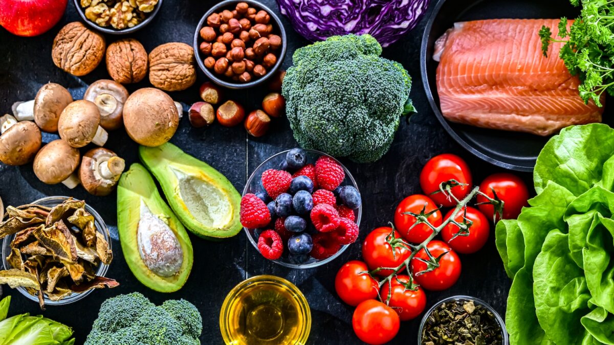 Anti-inflammatory diet: should we really ban gluten and milk? The response from dietitian Violette Babocsay