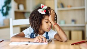 Back to school: is your child too tired? Warning signs from pediatrician Fabienne Kochert.