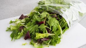 Consumer reminder: this Carrefour salad sold everywhere in France must not be eaten, risk of salmonella