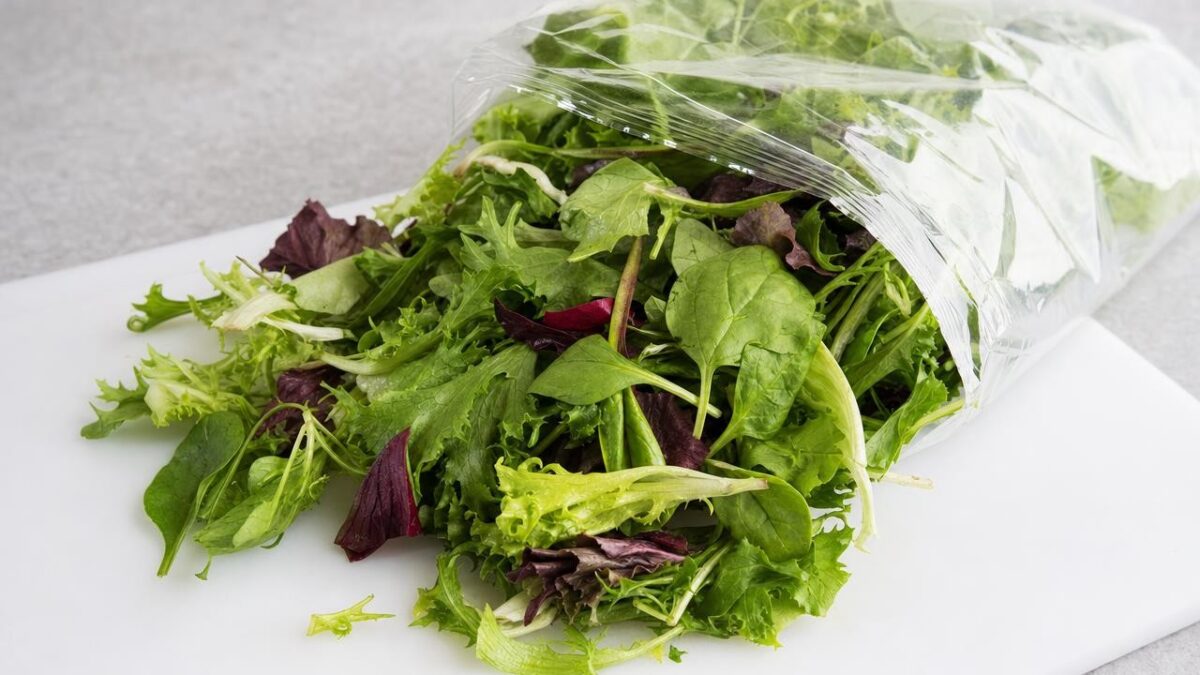 Consumer reminder: this Carrefour salad sold everywhere in France must not be eaten, risk of salmonella