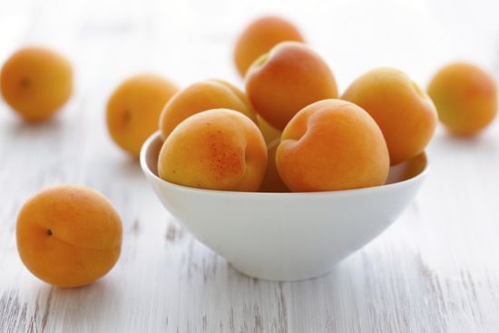 Do you love apricots? Here are the precious benefits that this fruit can bring you