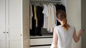 Do you often wear this color? According to psychology, it immediately inspires confidence