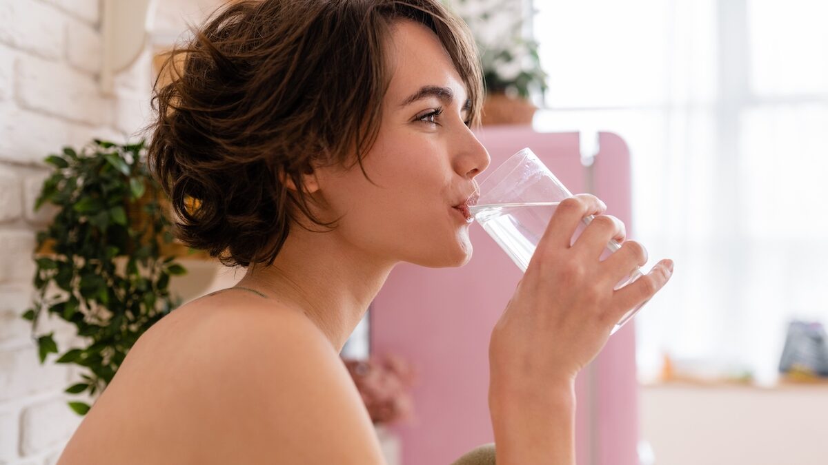 “Drinking more than one glass of water while eating can be a sign of dehydration” A nutritionist’s simple guideline