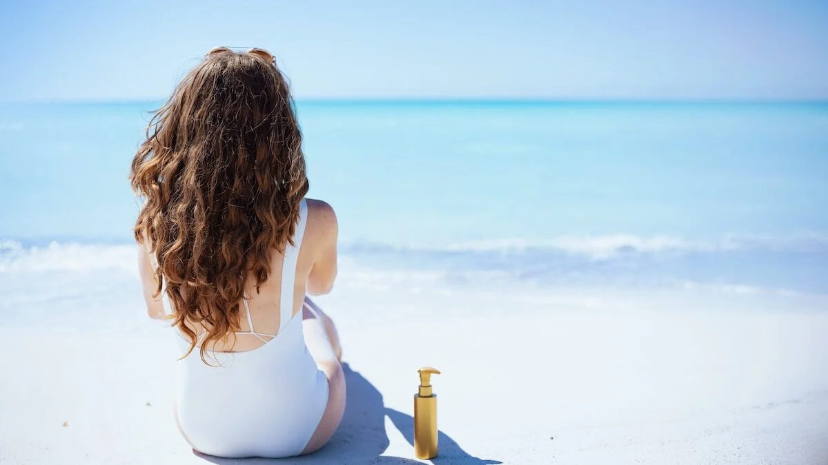 Dry hair after the beach: this gesture before shampooing that saves your lengths instead of worsening the damage