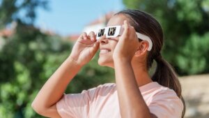 Eclipse: why you risk losing your sight without pain? The urgent alert from Dr Gérald Kierzek and the SNOF