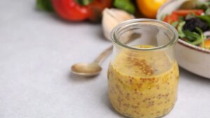 For your heart, Alexandra Murcier explains how to prepare a much healthier vinaigrette than the classic one