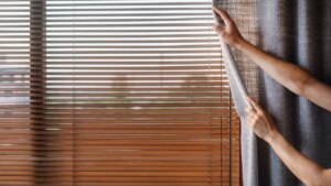 Heatwave: Why closing your curtains is not enough? Dr Gérald Kierzek reveals the essential gesture to stay cool