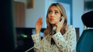 How to stop a chatterbox without hurting it? Advice from psychologist Amélie Boukhobza