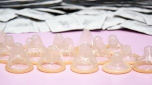 More than 40,000 dangerous condoms already sold in France: these signs which should alert you before use