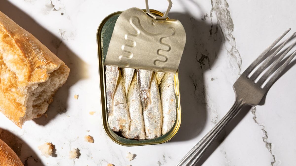 Opened canned fish: the reflex error that harms your health and taste